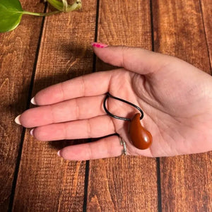 Collar de Jaspe Rojo en Gota – Mineral de la Fuerza y el Coraje