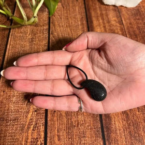 Collar de Lava Ajustable en Gota – Basalto Natural