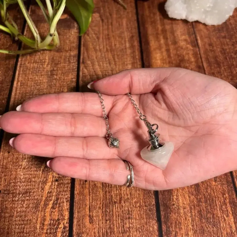 Péndulo de Cuarzo Blanco en Cono Pequeño - Luary Magic