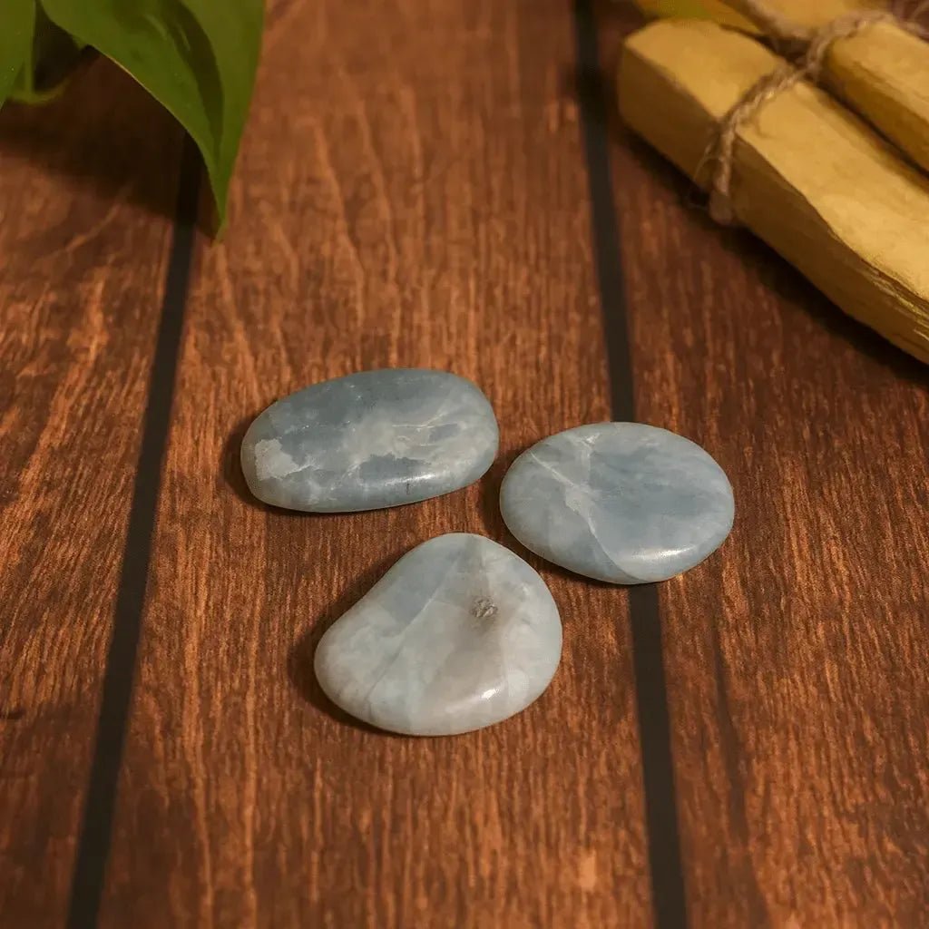 Rodado Plano Grande Aguamarina - Mineral Calmante - Brujy Magic